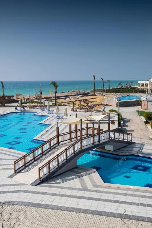 Matarma Beach Residence — Pool Bridge Day